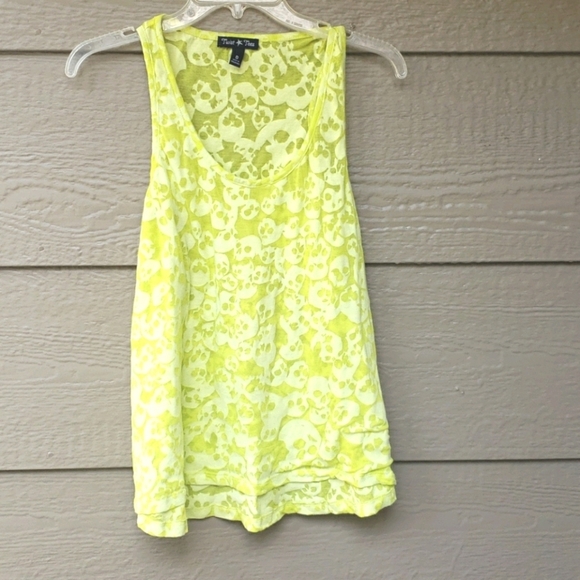 Torrid Chartreuse Skull Hi-Low Tank Size 0X - Picture 2 of 7